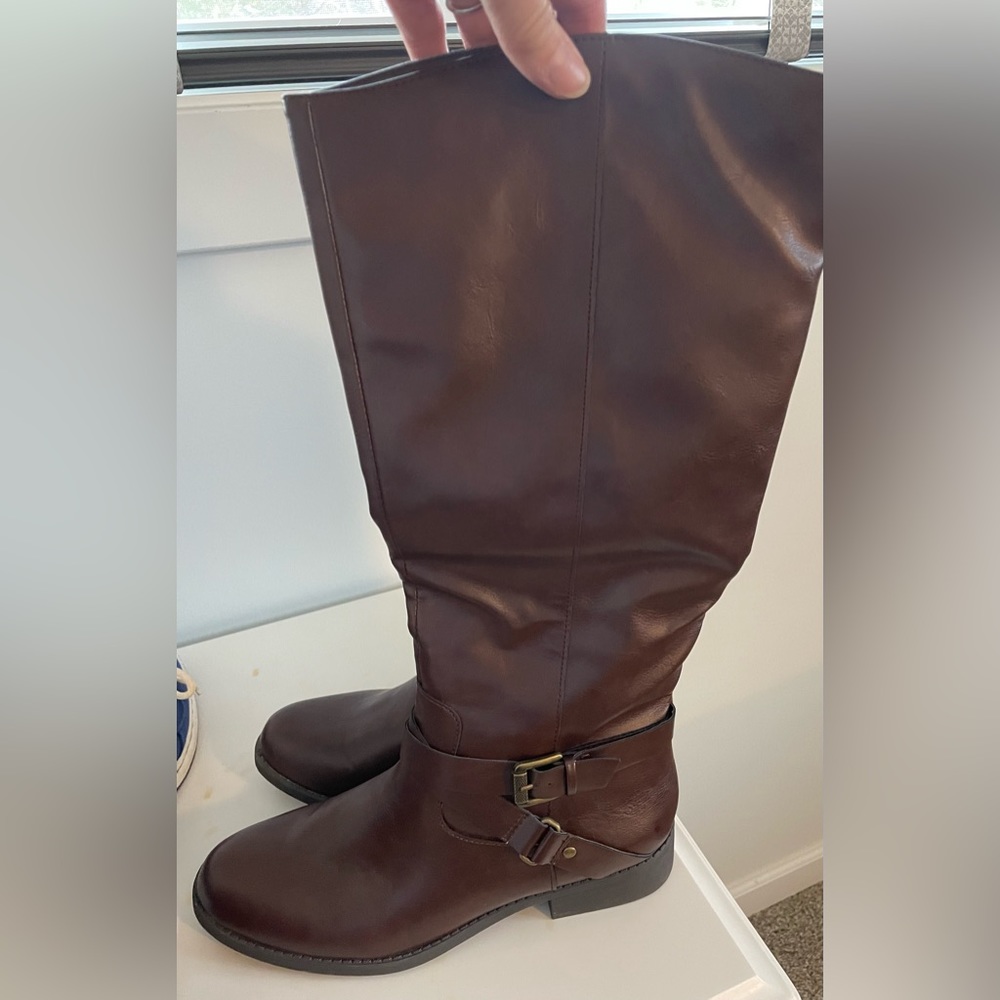 Tall brown boots - Picture 2 of 5